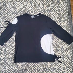 OOPS. BLACK/WHITE 3/4 LENGTH SLEEVE TOP - SIZE LARGE